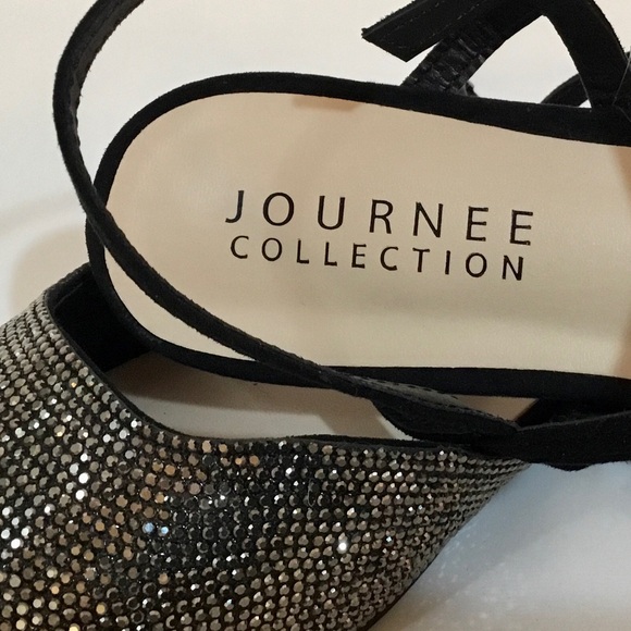 Journee Collection ‘Nysha’ Sandal Flats - Picture 11 of 14